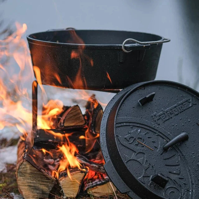 Petromax Dutch Oven ft6-t, ohne Füße auf dem Feuer 2