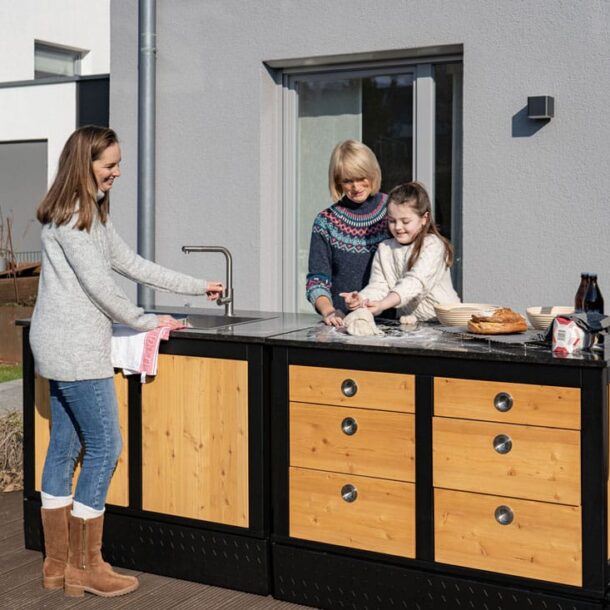 Der Merklinger Schubladenmodul 6 Outdoorkueche auf Terrasse
