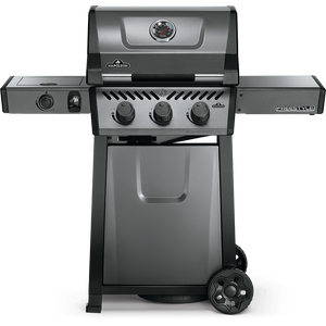 Freestyle 365 Gasgrill mit drei Hauptbrennern und Seitenbrenner von Napoleon