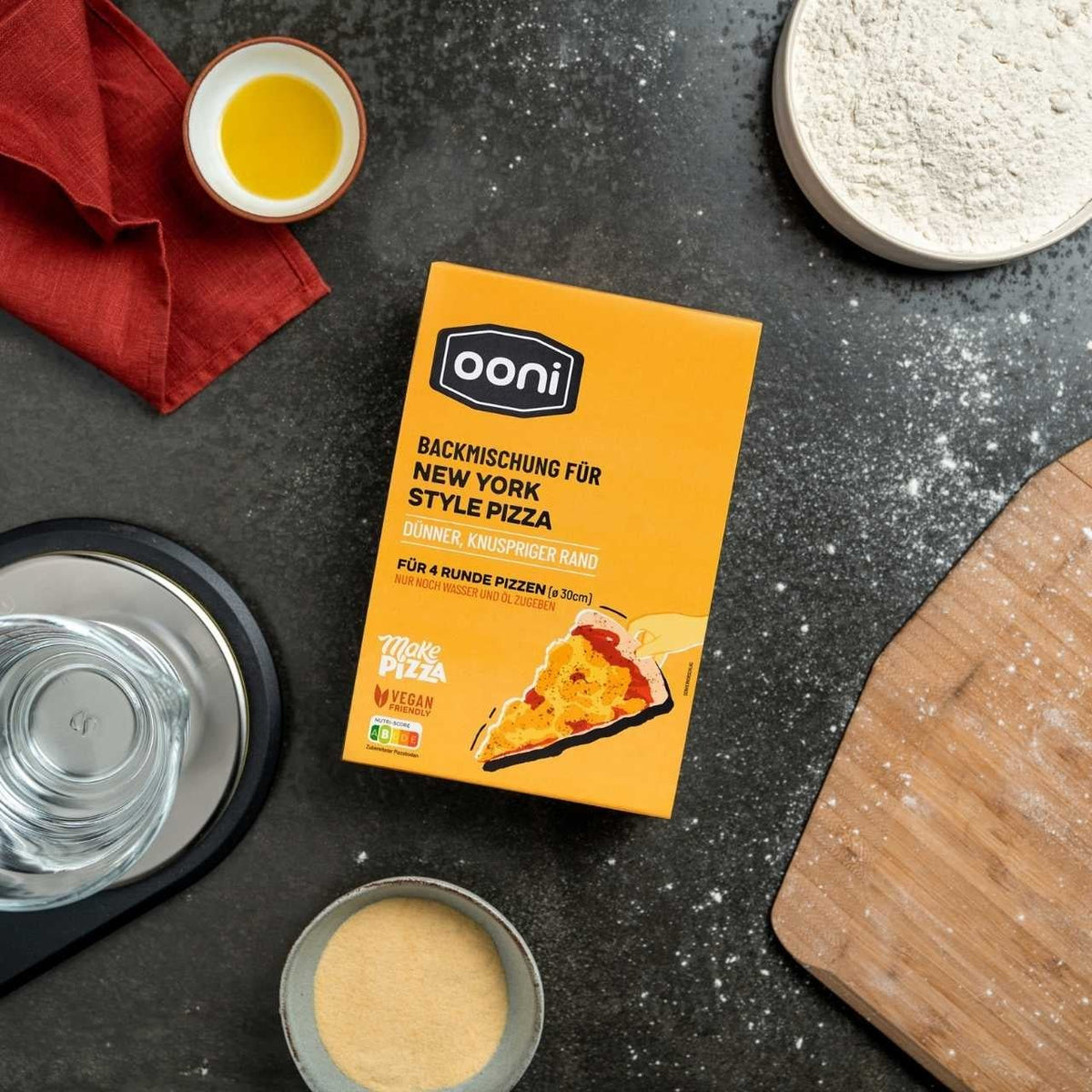 Ooni Backmischung New York Style Pizza - Verpackung auf Arbeitsplatte